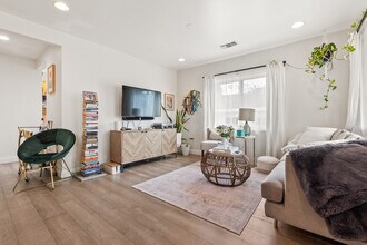 529 Isabel St in Los Angeles, CA - Building Photo - Building Photo