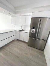 3545 NE 166th St in North Miami Beach, FL - Foto de edificio - Building Photo