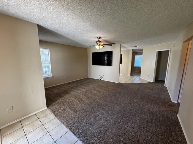 6105 5th St in Lubbock, TX - Foto de edificio - Building Photo