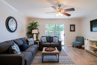 3041 Belle Meade Dr in Pensacola, FL - Foto de edificio - Building Photo