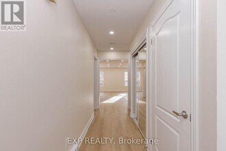 2289 Munn's Ave in Oakville, ON - Building Photo - Building Photo