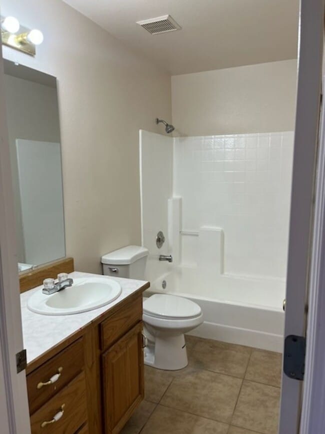 1341 N Cedar Blvd in Cedar City, UT - Building Photo - Building Photo