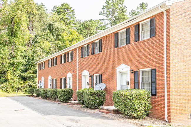 Myers Pointe at Greenbriar in Greensboro, NC - Building Photo - Building Photo