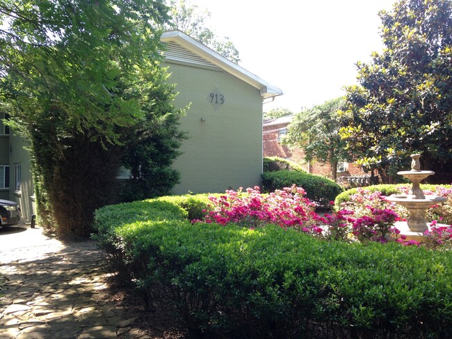 Briarcliff Court Condos in Atlanta, GA - Foto de edificio - Building Photo