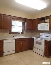 1216 Tanglefoot Ln in Bettendorf, IA - Building Photo - Building Photo