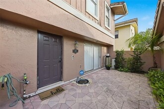 4337 Coral Springs Dr in Coral Springs, FL - Building Photo - Building Photo