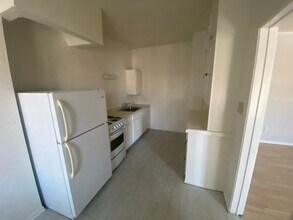 628 E Elk Ave in Glendale, CA - Building Photo - Building Photo