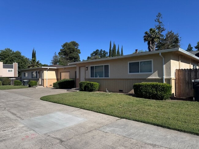 3521 Grant Park Dr in Carmichael, CA - Building Photo - Building Photo