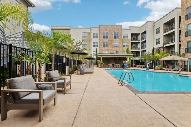 BDX at Capital Village in Rancho Cordova, CA - Foto de edificio - Building Photo