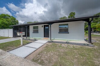 2400 34th Ave N in St. Petersburg, FL - Building Photo - Building Photo