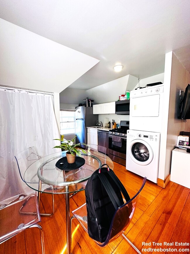 12 Bennett St, Unit 3