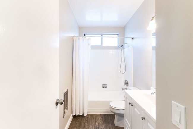 1037 Lincoln Blvd-Unit -H # h in Santa Monica, CA - Building Photo - Building Photo