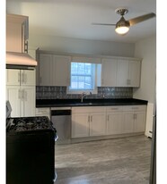 8 Otis St, Unit 2 in Somerville, MA - Building Photo