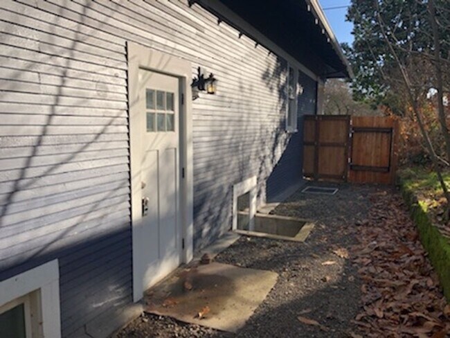 3653 SE Gladstone St in Portland, OR - Building Photo - Building Photo