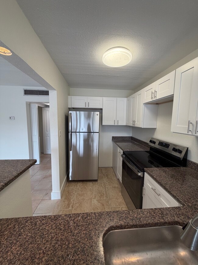 2424 W Tampa Bay Blvd in Tampa, FL - Building Photo - Building Photo