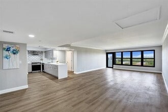 3200 Port Royale Dr N in Fort Lauderdale, FL - Building Photo - Building Photo