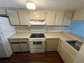 9917 W Okeechobee Rd in Hialeah, FL - Building Photo - Building Photo