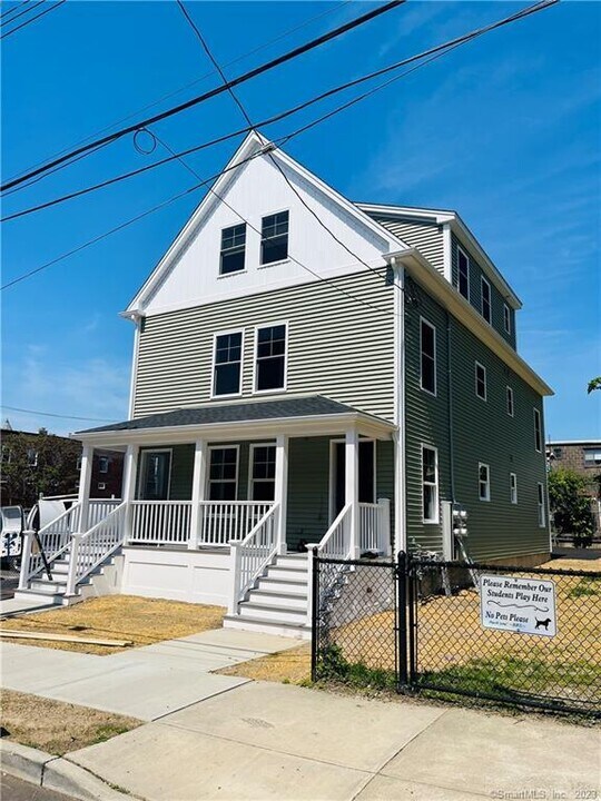 54 School St in Bridgeport, CT - Building Photo