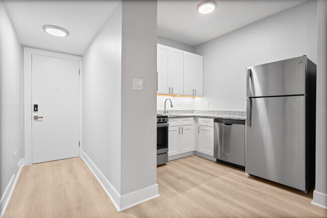 7600 N Sheridan Rd in Chicago, IL - Building Photo - Building Photo