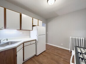 5746 N Winthrop Ave, Unit 401 in Chicago, IL - Foto de edificio - Building Photo