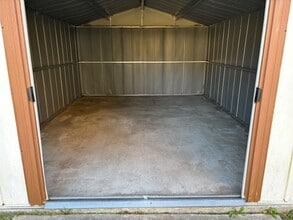 409 Hill N Dale Cir in Hartland, WI - Foto de edificio - Building Photo