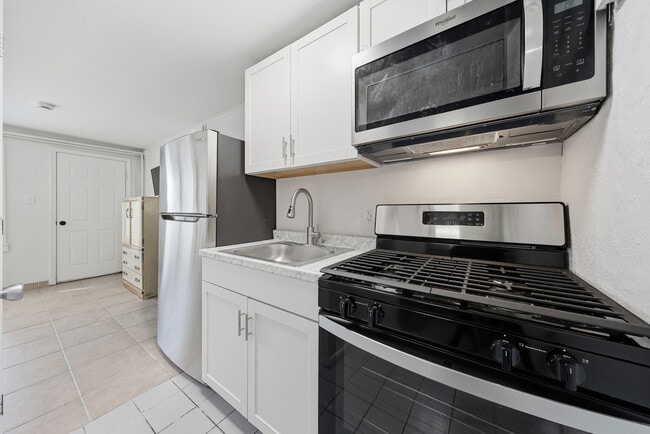 807 W New York Ave, Unit 106 in Somers Point, NJ - Building Photo - Building Photo