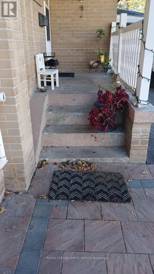 16 Lakeland Crescent in Toronto, ON - Building Photo - Building Photo