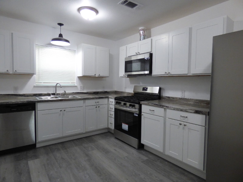 6 W Eads Ave in Orange, TX - Building Photo