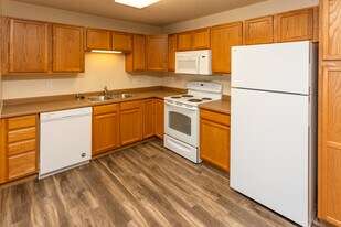 Calico Apartments in Fargo, ND - Building Photo