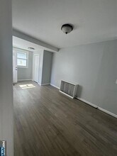 29 Kingsland St in Nutley, NJ - Foto de edificio - Building Photo