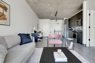 208 N Ada St in Chicago, IL - Building Photo