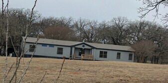 330 Partridge Dr in Springtown, TX - Building Photo