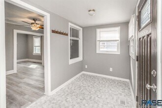 926 N Walts Ave in Sioux Falls, SD - Building Photo - Building Photo