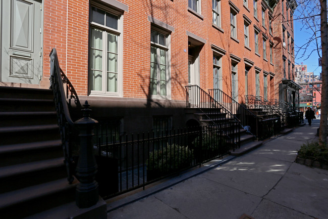 23 Perry St in New York, NY - Foto de edificio - Building Photo