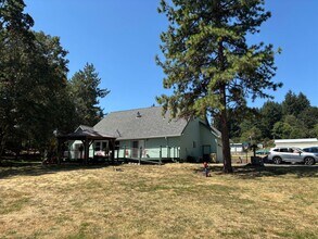 38641 First Creek Dr in Lebanon, OR - Building Photo - Building Photo