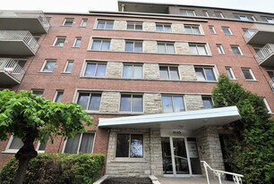 4145 Blueridge-Crescent Rue in Montréal, QC - Building Photo