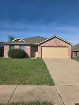 1432 Baylee St in Seagoville, TX - Building Photo