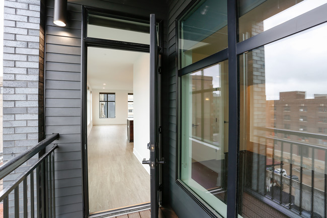 Capitol Place Apartments in Omaha, NE - Building Photo - Interior Photo