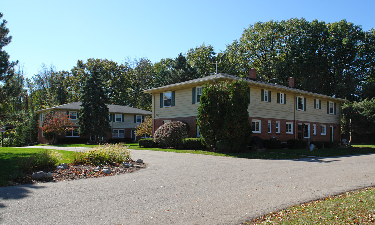 1741 Chief Okemos Cir in Okemos, MI - Building Photo