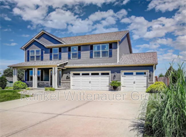 property at 2711 London Ln