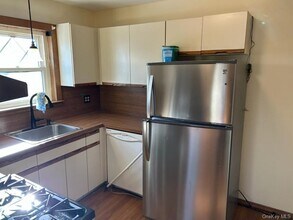 15 N Crescent Dr in Farmingdale, NY - Building Photo - Building Photo