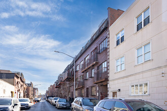 114A Walworth St in Brooklyn, NY - Foto de edificio - Building Photo
