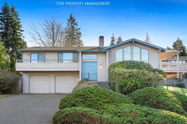 15313 SE 43rd Pl in Bellevue, WA - Foto de edificio - Building Photo