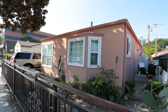 822 N Flower St in Santa Ana, CA - Building Photo - Building Photo