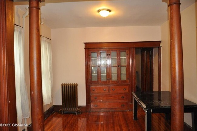 698 State St, Unit First Floor in Albany, NY - Foto de edificio - Building Photo