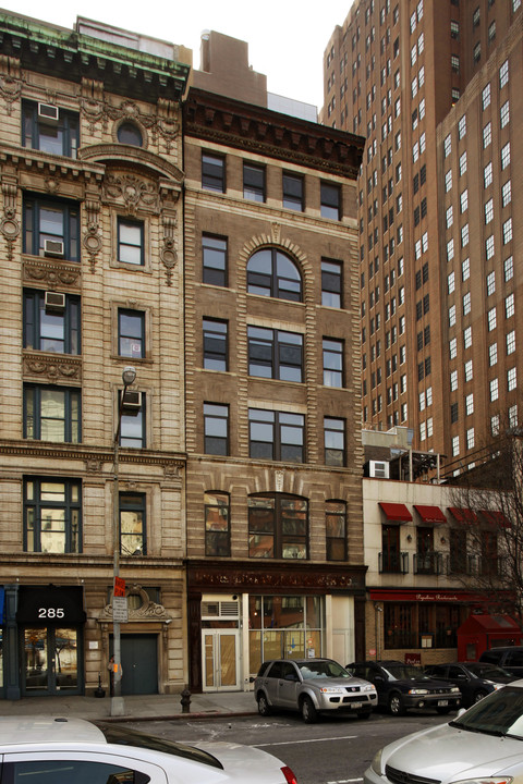 283 W Broadway in New York, NY - Building Photo