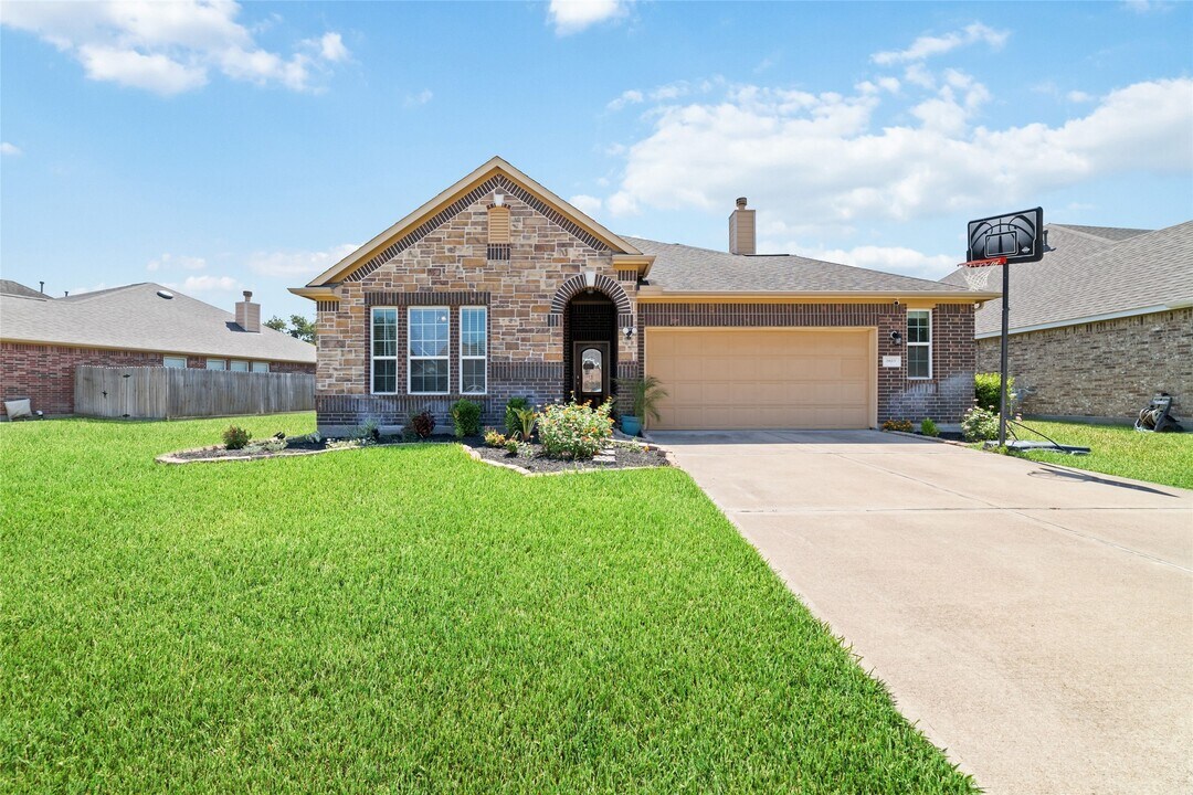 2023 Wembley Way in Rosenberg, TX - Building Photo