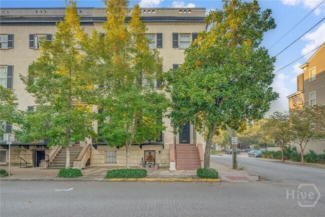 25 W Perry St in Savannah, GA - Building Photo - Building Photo
