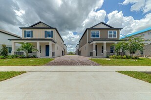 524 Venetian Palms Blvd in New Smyrna Beach, FL - Building Photo