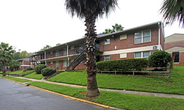 Gadsden Arms Apartments in Quincy, FL - Foto de edificio - Building Photo